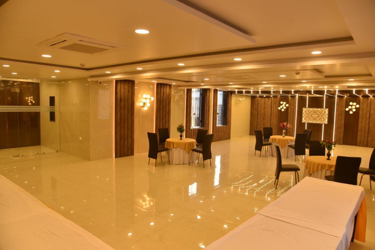 Hotel Nexus L Hotels In Charbagh Lucknow Eksteriør billede